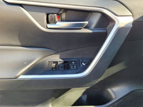 Used 2021 Toyota RAV4 XLE image 9