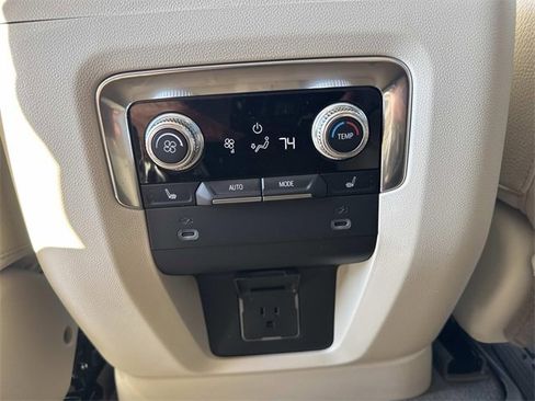 Used 2022 GMC Yukon XL Denali image 17