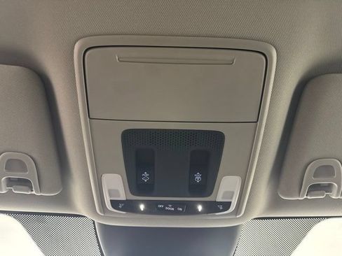 Used 2025 Honda Pilot Elite image 27