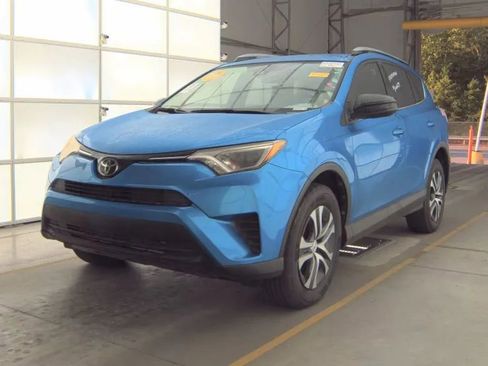 Used 2018 Toyota RAV4 LE FWD image 1