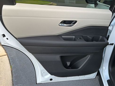 New 2026 Nissan Pathfinder SL FWD image 17
