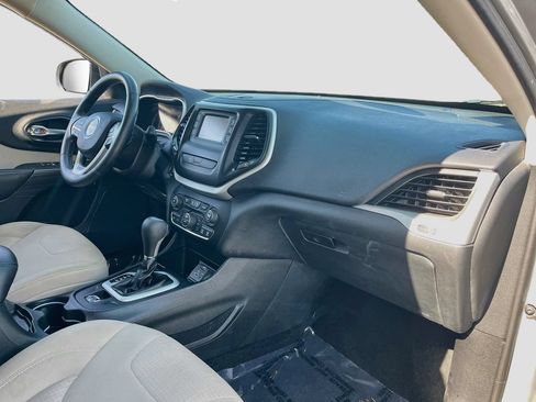 Used 2016 Jeep Cherokee Latitude w/ Comfort/Convenience Group FWD image 26