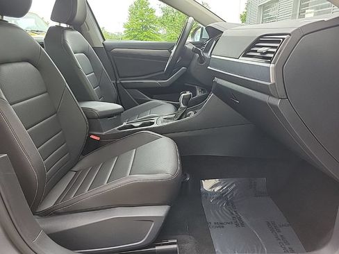 Used 2024 Volkswagen Jetta SE FWD image 16