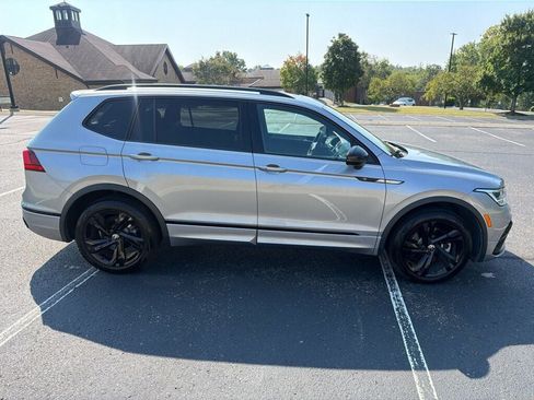 Used 2024 Volkswagen Tiguan SE R-Line FWD image 8