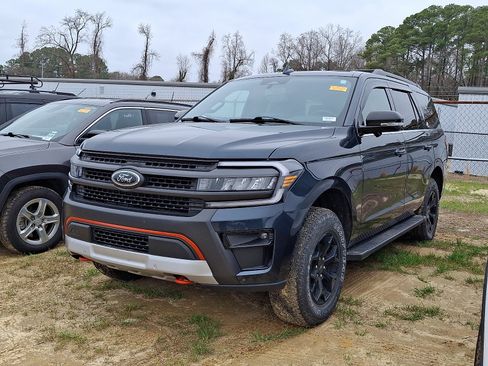 Used 2023 Ford Expedition Timberline image 3