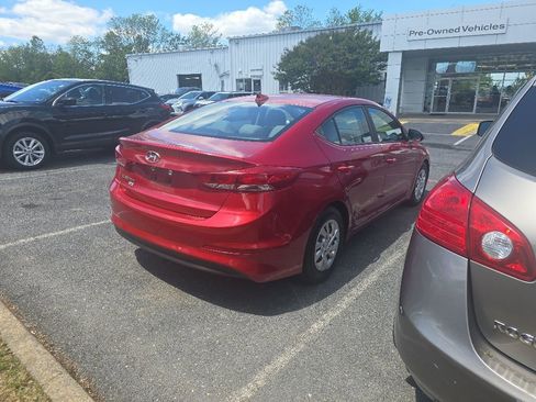 Used 2017 Hyundai Elantra SE FWD image 3