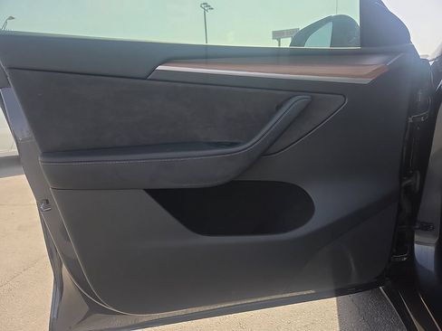Used 2025 Tesla Model Y Long Range RWD image 13