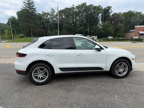 Used 2018 Porsche Macan AWD/4WD image 10