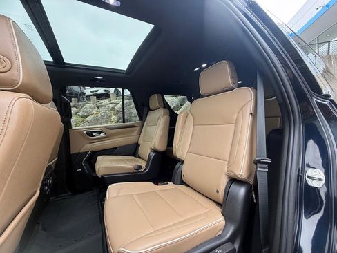 Used 2023 Chevrolet Tahoe Premier AWD/4WD image 18