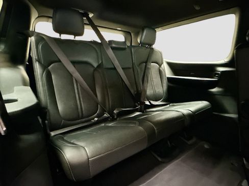 Used 2024 Jeep Wagoneer Series II AWD/4WD image 30