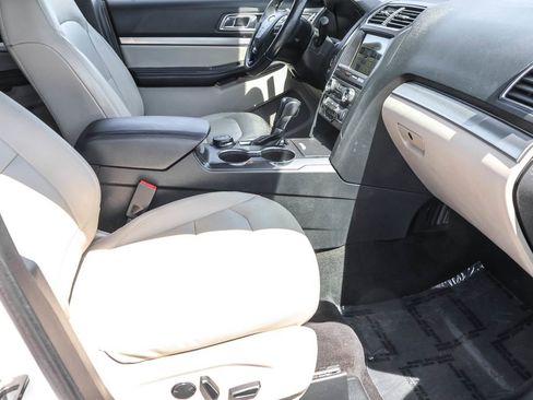 Used 2018 Ford Explorer XLT w/ Equipment Group 202A AWD/4WD image 41