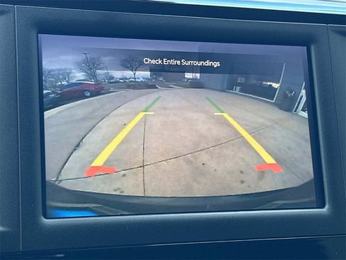 Used 2023 Chrysler Voyager LX image 21