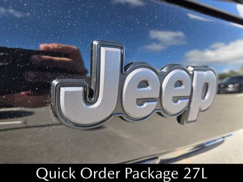 Used 2018 Jeep Cherokee Trailhawk w/ Quick Order Package 27L image 12