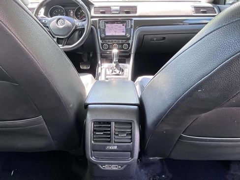 Used 2019 Volkswagen Passat 2.0T SE R-Line FWD image 29
