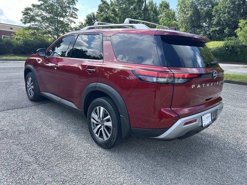 Used 2023 Nissan Pathfinder SL AWD/4WD image 5