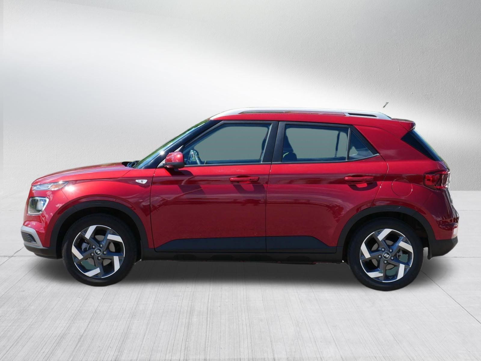 Used 2026 Hyundai Venue SEL FWD image 4