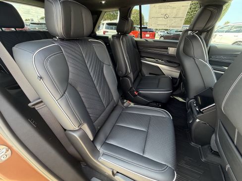New 2027 Cadillac Vistiq Platinum w/ LPO, Floor Liner Package AWD/4WD image 28