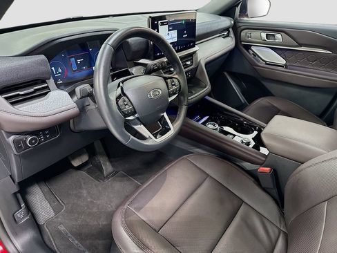 Used 2025 Ford Explorer Platinum w/ Ultimate Package AWD/4WD image 9