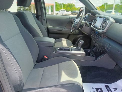 Used 2021 Toyota Tacoma TRD Off-Road AWD/4WD image 33