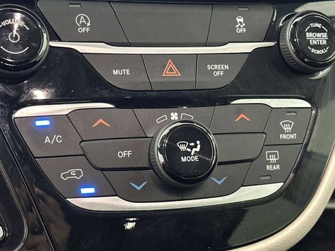 Used 2023 Chrysler Voyager LX FWD image 19