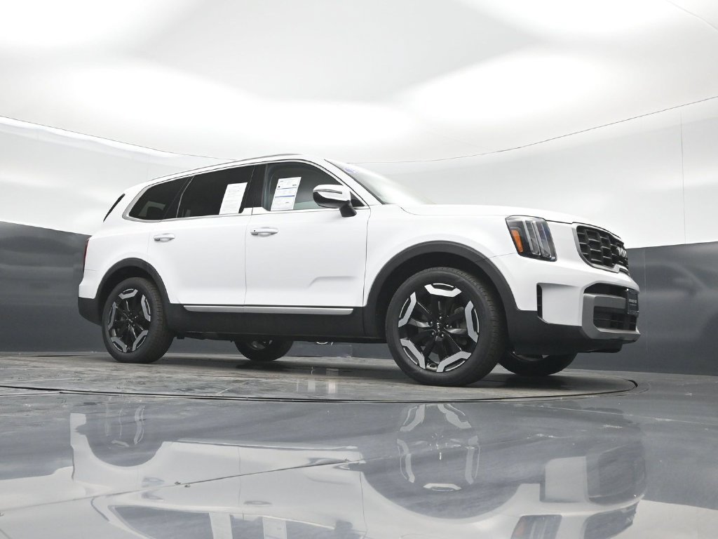 Used 2023 Kia Telluride S FWD image 4