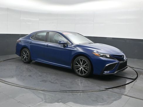 Used 2023 Toyota Camry SE w/ Cold Weather Package image 4