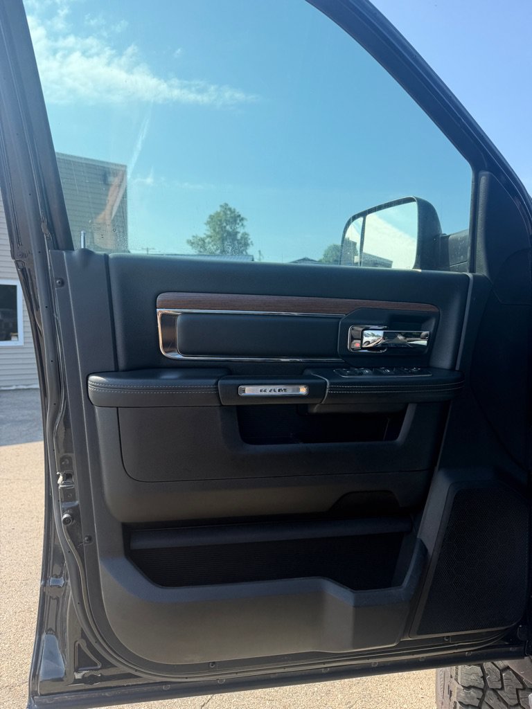 Used 2015 RAM 2500 Laramie w/ Black Appearance Group AWD/4WD image 17