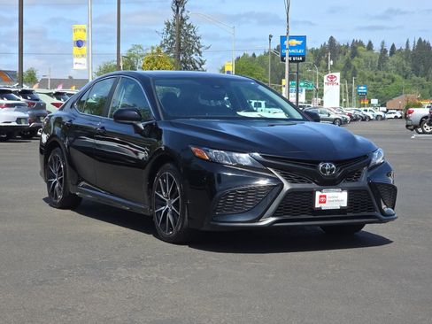 Used 2021 Toyota Camry SE FWD image 2