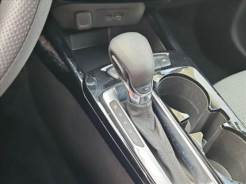 Used 2025 Chevrolet Trax LT FWD image 12