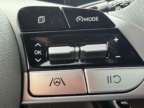Used 2023 Hyundai Elantra SEL w/ Preferred Accessory Package FWD image 14
