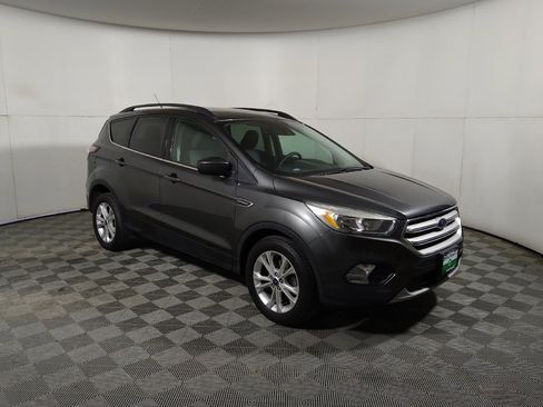 Used 2018 Ford Escape SE w/ Ford Safe & Smart Package FWD image 13