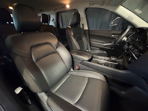 Used 2023 Nissan Pathfinder SL image 38