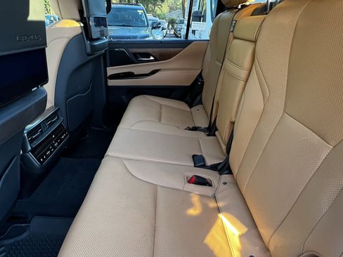 Used 2025 Lexus LX 600 4WD w/ Appearance Package image 32