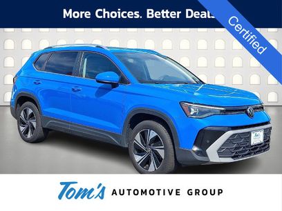 Used 2025 Volkswagen Taos SE w/ Panoramic Sunroof Package