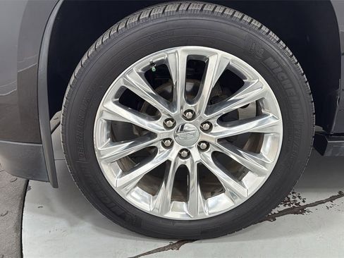 Used 2019 Cadillac Escalade ESV Premium Luxury image 25