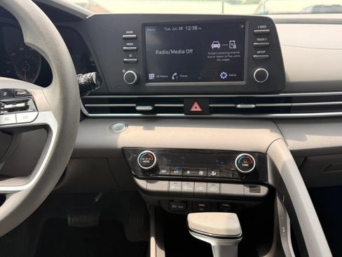 Used 2022 Hyundai Elantra SEL FWD image 18