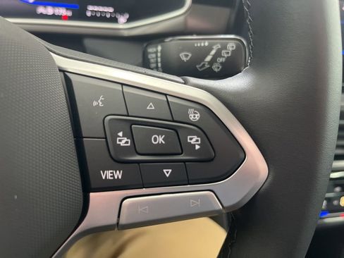 New 2026 Volkswagen Taos SE image 20