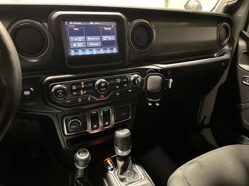 Used 2022 Jeep Wrangler Sport S image 28