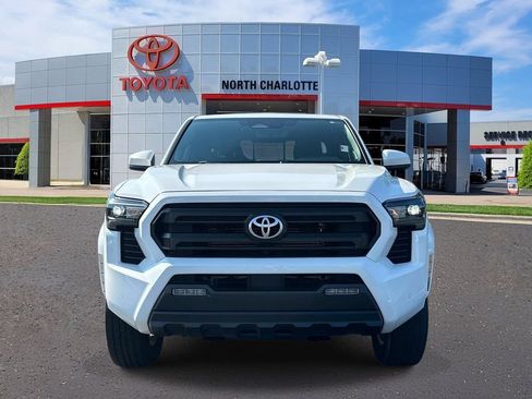 Used 2024 Toyota Tacoma SR5 w/ SR5 Upgrade Package AWD/4WD image 3