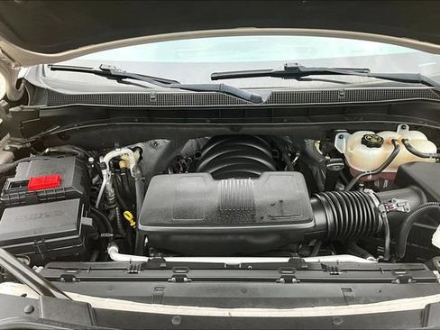 Used 2024 Chevrolet Suburban LT RWD image 31