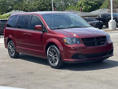 Used 2017 Dodge Grand Caravan SE FWD image 7