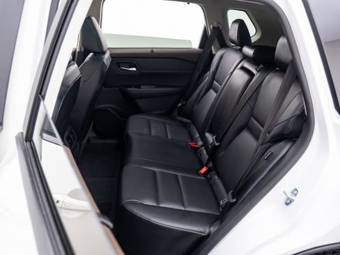 Used 2023 Nissan Rogue SV w/ SV Premium B Package image 17