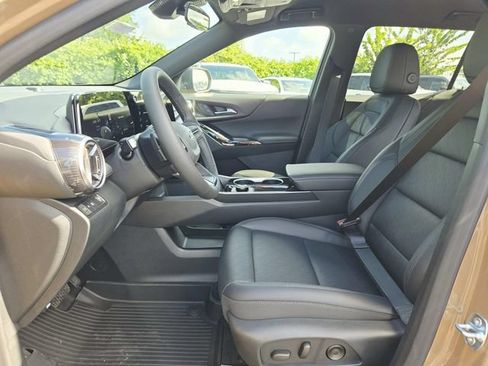 New 2027 Chevrolet Equinox LT w/ Convenience Package II FWD image 11