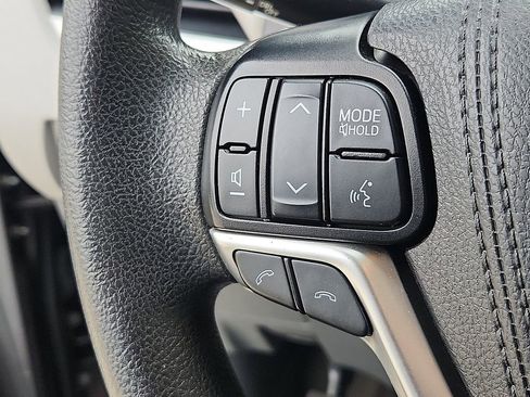 Used 2020 Toyota Sienna L image 22