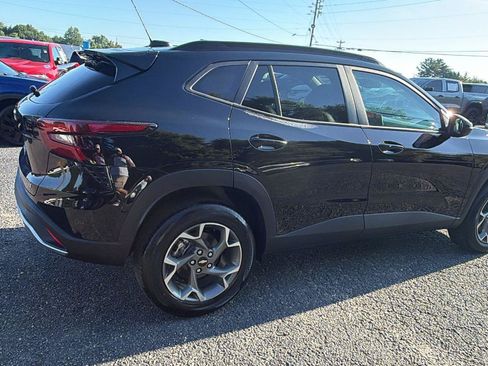 New 2026 Chevrolet Trax LT w/ LT Convenience Package FWD image 8