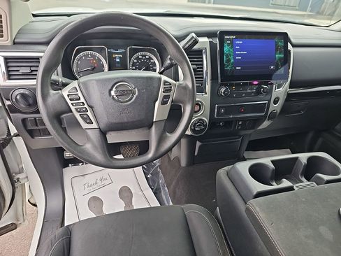 Used 2017 Nissan Titan SV image 19