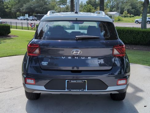 Used 2026 Hyundai Venue SEL FWD image 9