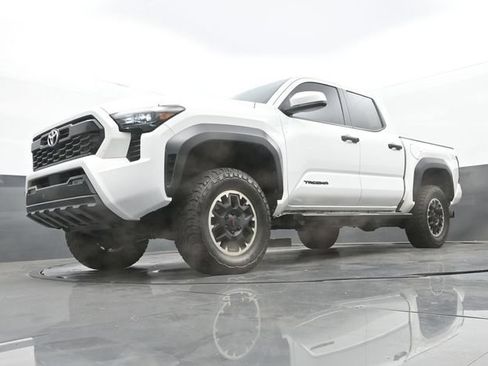 Used 2024 Toyota Tacoma TRD Off-Road AWD/4WD image 12
