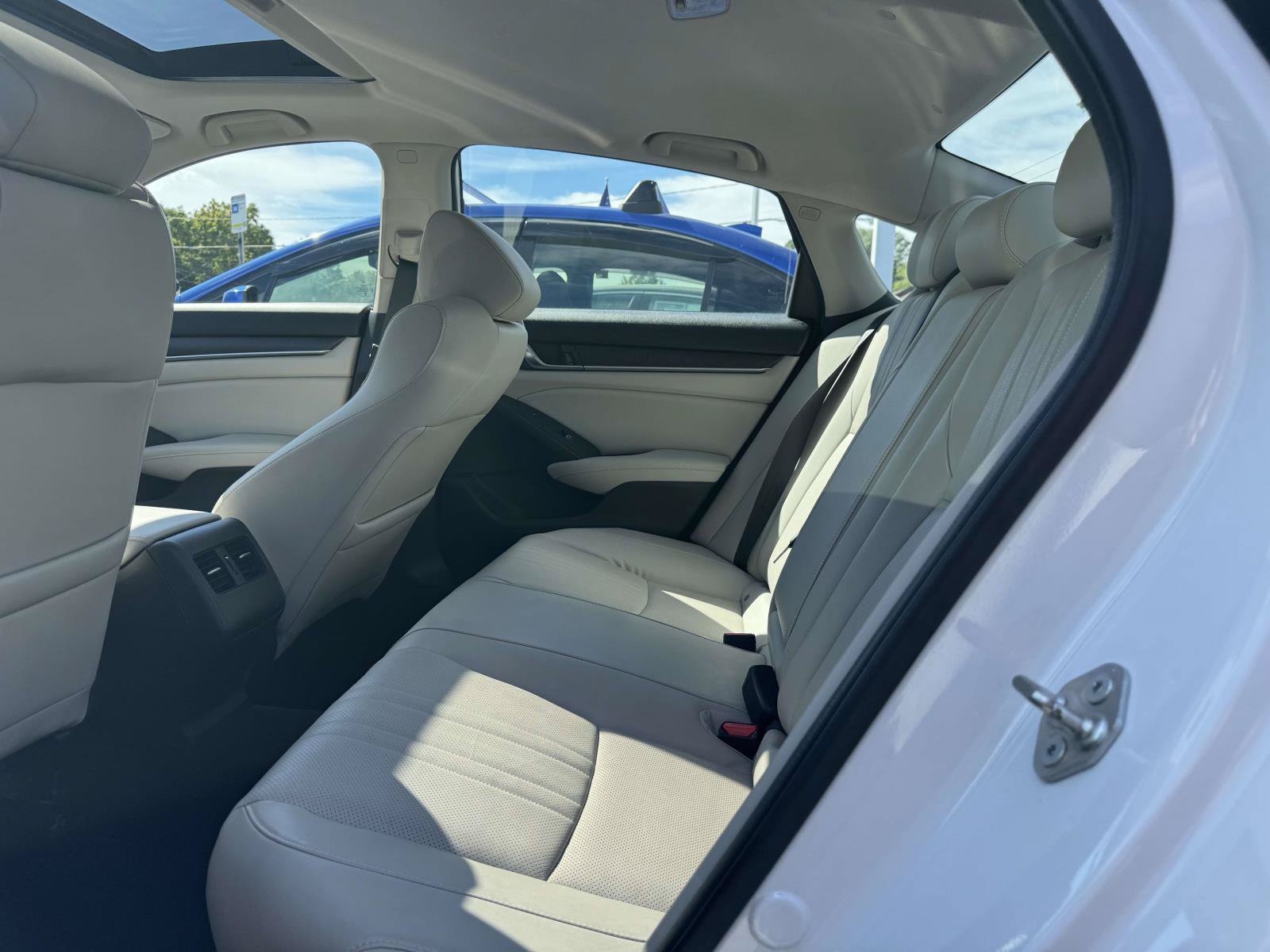 Used 2018 Honda Accord Touring image 8