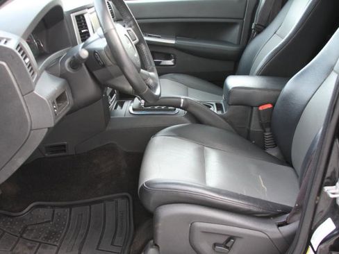 Used 2010 Jeep Grand Cherokee Laredo image 30